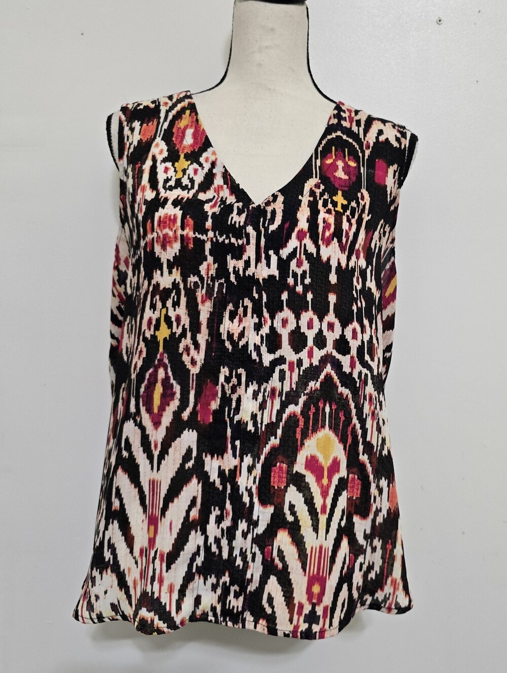 A.N.A. a new approach size Large Sleeveless V Neck Top Print Muticolor‎
